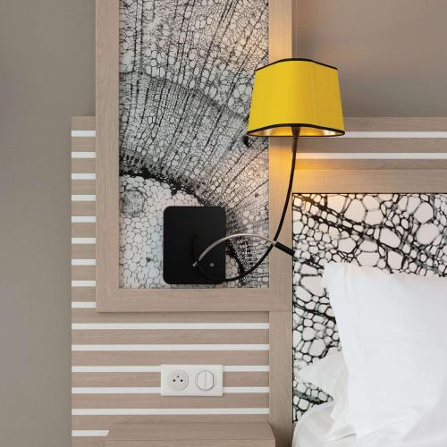 Habitación con vistas y cama extragrande del hotel Hilton Garden Inn Tours Centre. Foto 4