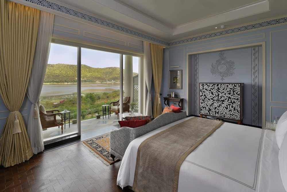 Habitación Signature, 1 cama de matrimonio grande, balcón (Flamingo) del hotel Raffles Udaipur. Foto 1