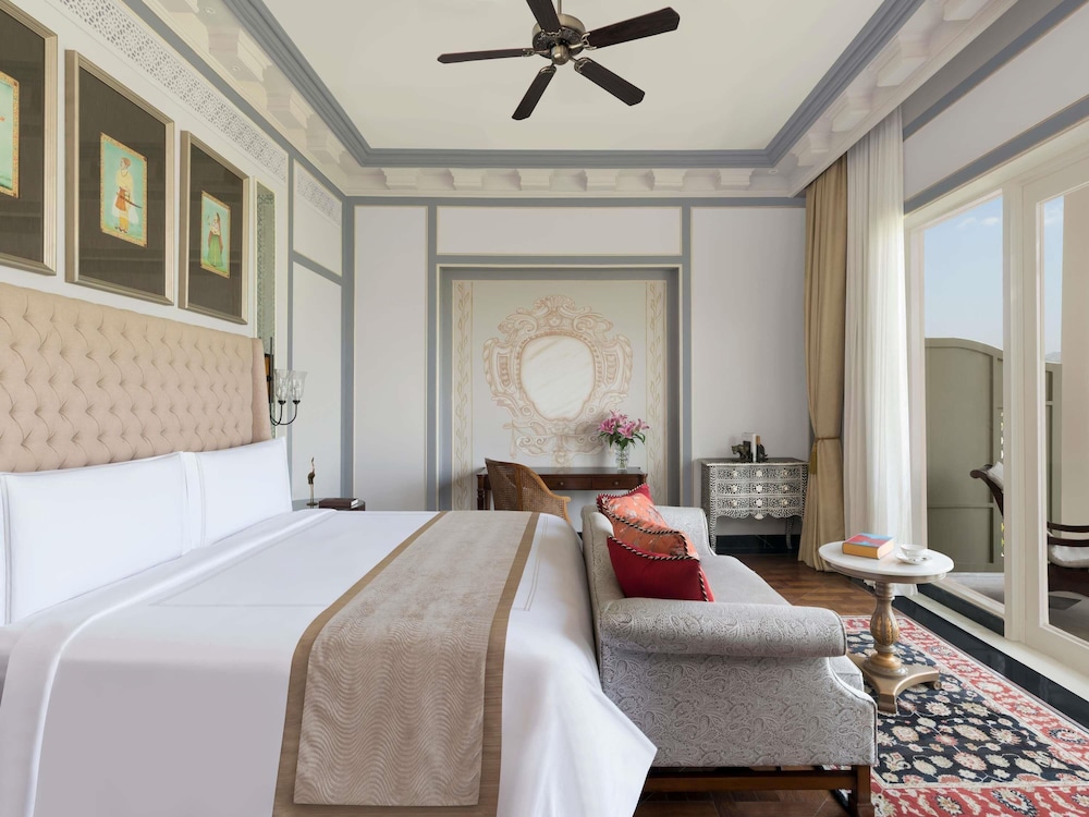 Habitación Signature, 1 cama de matrimonio grande, balcón (Flamingo) del hotel Raffles Udaipur. Foto 9