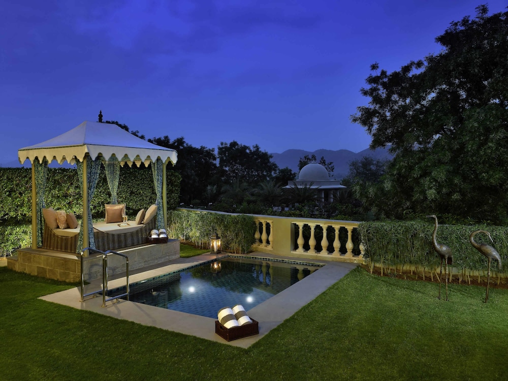 Habitación Signature, 1 cama de matrimonio grande, piscina privada (Flamingo) del hotel Raffles Udaipur. Foto 9