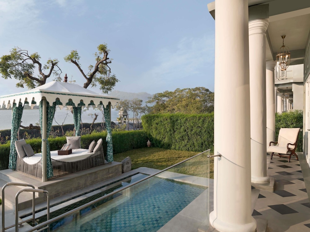 Habitación Signature, 1 cama de matrimonio grande, piscina privada (Flamingo) del hotel Raffles Udaipur. Foto 13