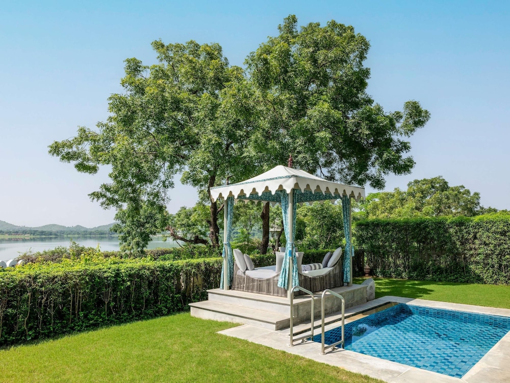 Habitación Signature, 1 cama de matrimonio grande, piscina privada (Flamingo) del hotel Raffles Udaipur. Foto 15