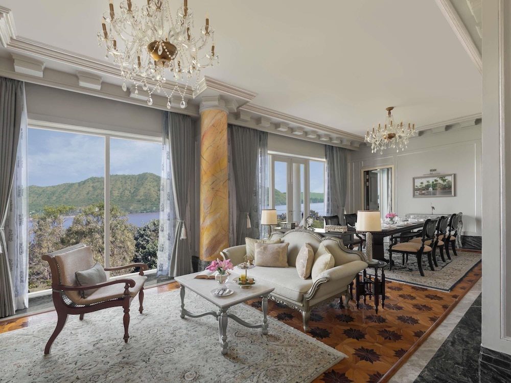 Raffles, Suite presidencial, 1 cama de matrimonio grande del hotel Raffles Udaipur. Foto 6