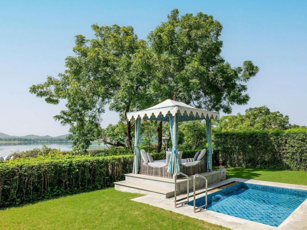 Habitación Signature, 1 cama de matrimonio grande, piscina privada (Flamingo) del hotel Raffles Udaipur. Foto 14