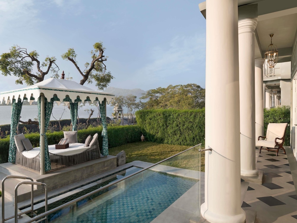 Habitación Signature, 1 cama de matrimonio grande, piscina privada (Flamingo) del hotel Raffles Udaipur. Foto 17