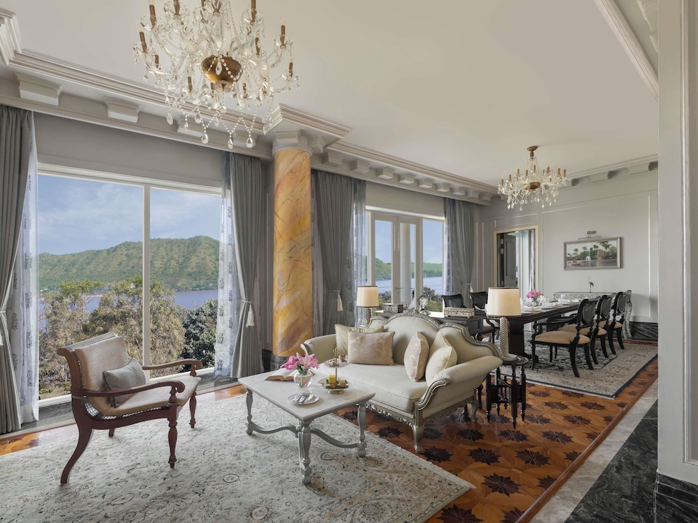 Raffles, Suite presidencial, 1 cama de matrimonio grande del hotel Raffles Udaipur. Foto 9
