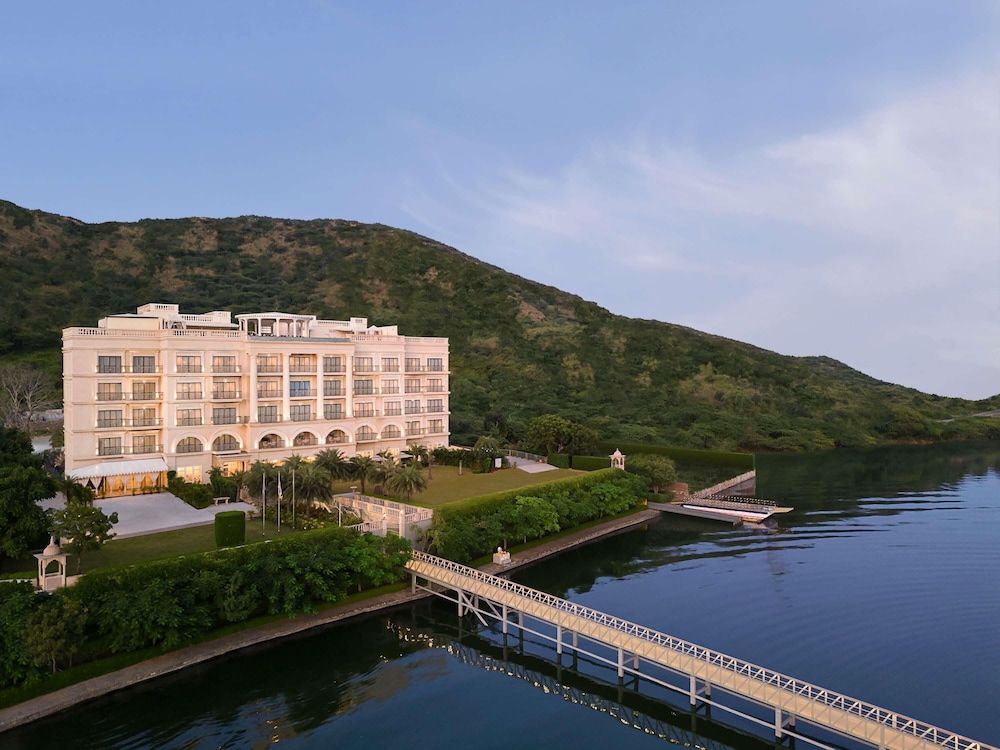 Suite, junto al lago del hotel Raffles Udaipur