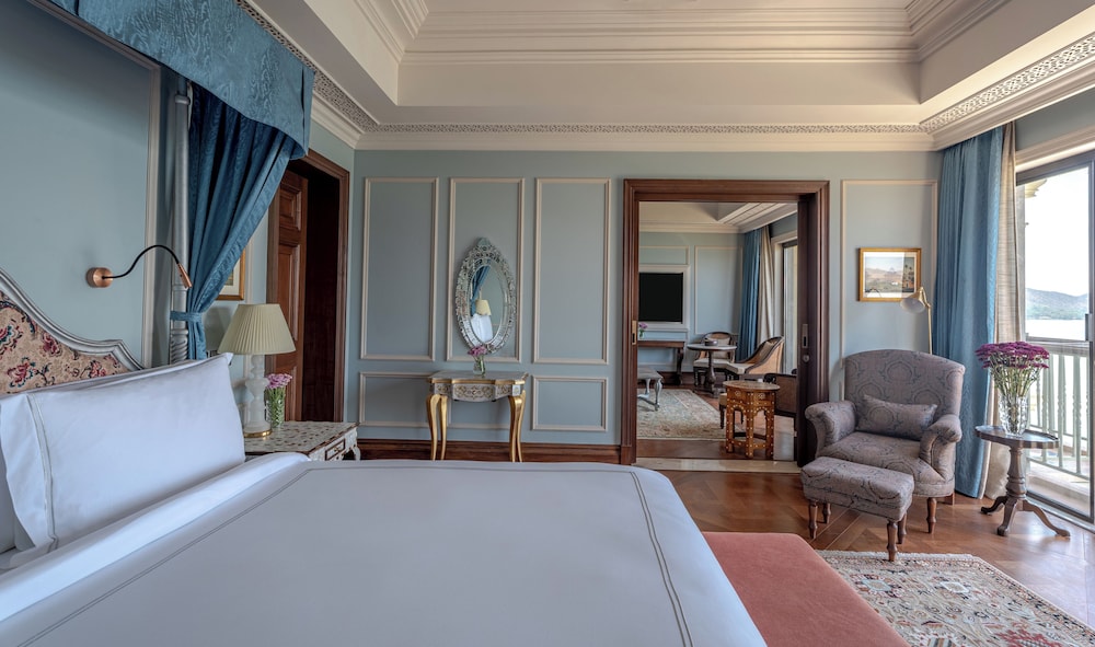 Suite, junto al lago del hotel Raffles Udaipur. Foto 1