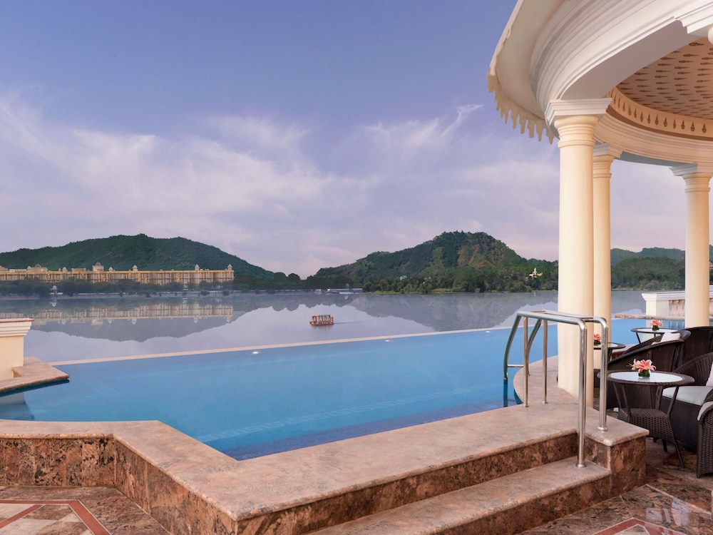 Suite, junto al lago del hotel Raffles Udaipur. Foto 4