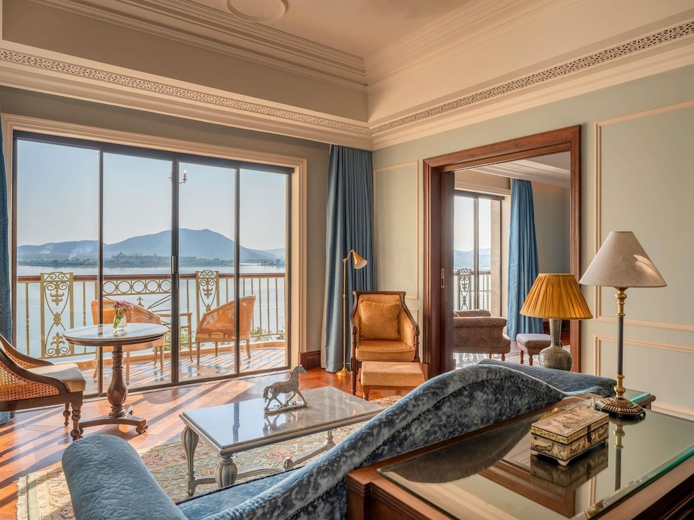 Suite, junto al lago del hotel Raffles Udaipur. Foto 10