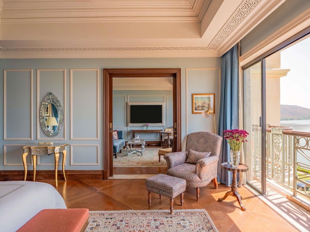 Suite, junto al lago del hotel Raffles Udaipur. Foto 12