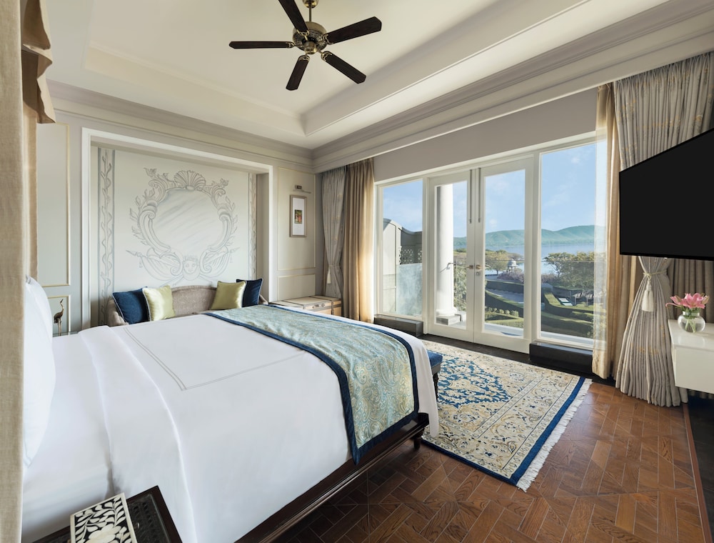 Suite, junto al lago del hotel Raffles Udaipur. Foto 13