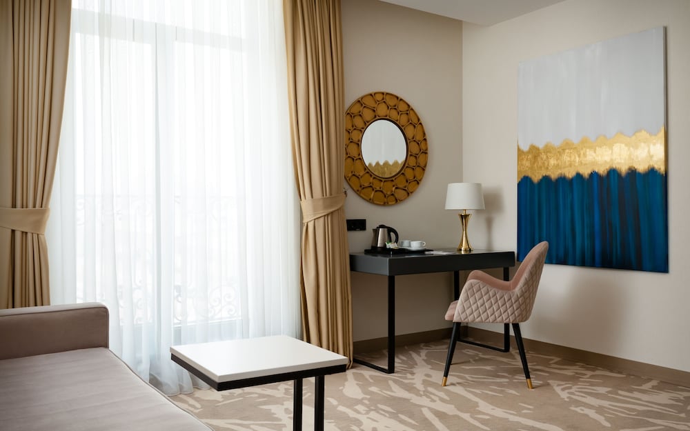 Habitación Superior con cama doble del hotel Mercure Tashkent. Foto 1