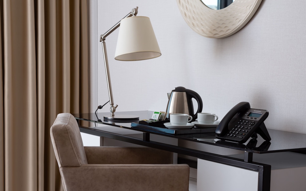 Habitación superior con dos camas separadas del hotel Mercure Tashkent. Foto 2