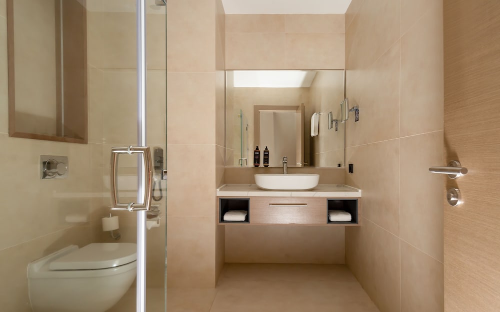 Habitación superior con dos camas separadas del hotel Mercure Tashkent. Foto 3