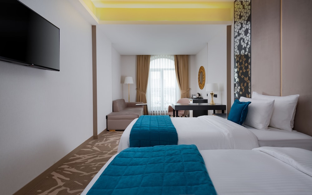 Habitación superior con dos camas separadas del hotel Mercure Tashkent. Foto 4