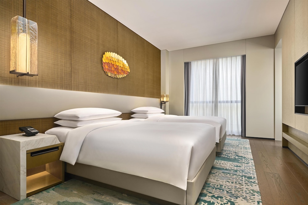 Suite, 2 camas individuales, vistas a la ciudad del hotel Hyatt Regency Shanghai Lingang. Foto 1