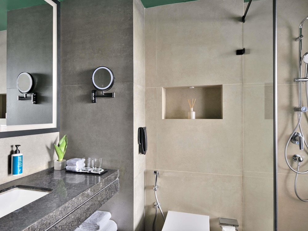 Habitación Ejecutiva con balcón del hotel Novotel Jodhpur Iti Circle. Foto 3