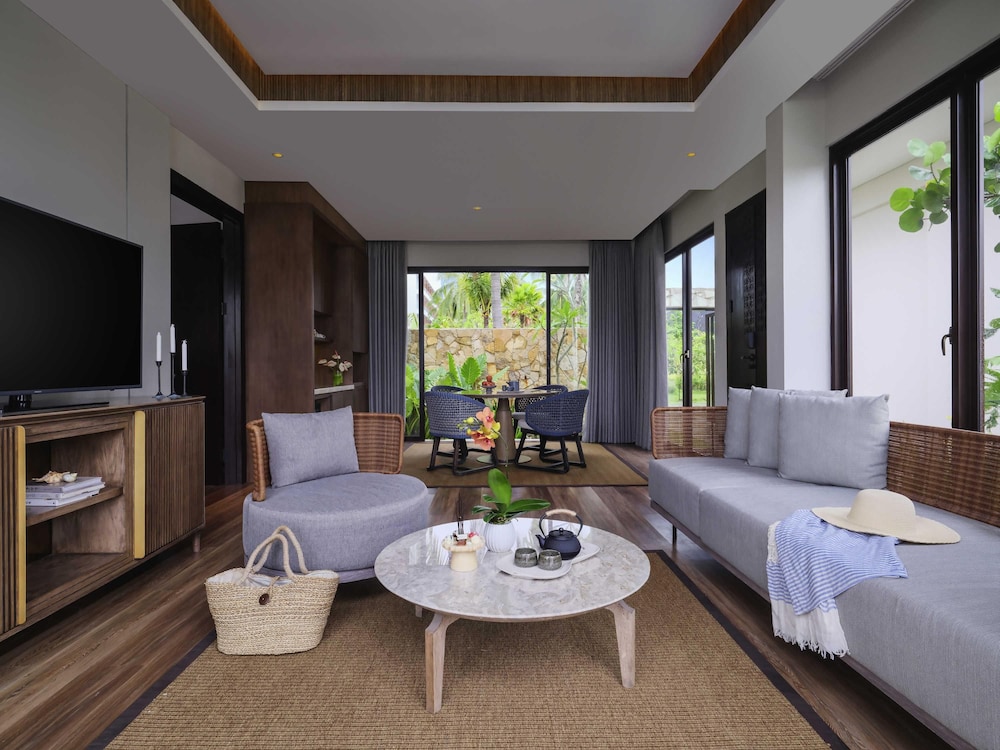 Villa Jardín, 2 Dormitorios, 1 Cama King Size, 2 Camas Individuales, Terraza, Piscina del hotel Pullman Lombok Merujani Mandalika Beach Resort. Foto 3