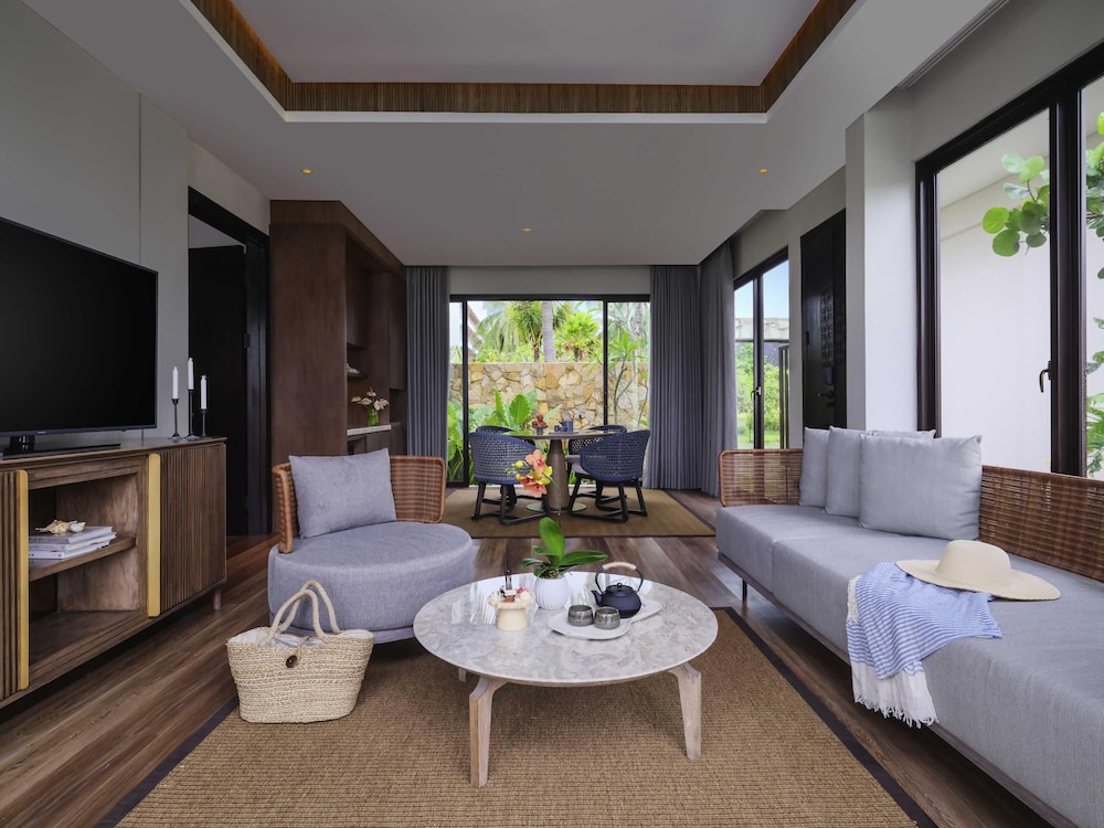 Villa Jardín, 2 Dormitorios, 1 Cama King Size, 2 Camas Individuales, Terraza, Piscina del hotel Pullman Lombok Merujani Mandalika Beach Resort. Foto 3