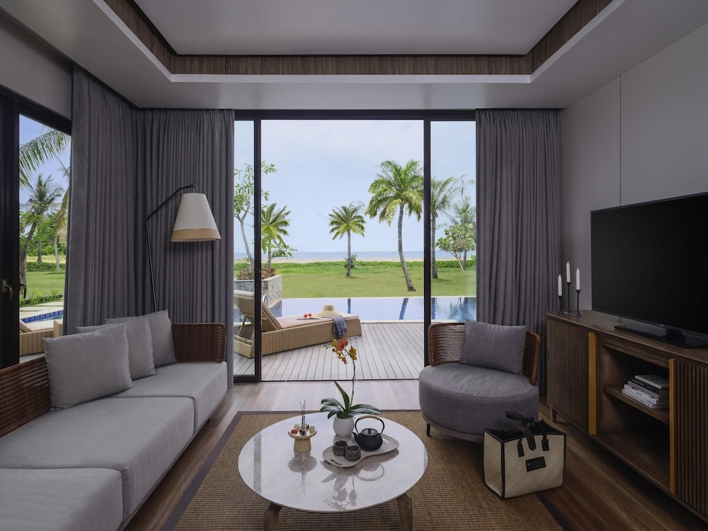 Villa Playa, 2 Dormitorios, 1 Cama King Size, 2 Camas Individuales, Terraza, Piscina, Vista al Mar del hotel Pullman Lombok Merujani Mandalika Beach Resort