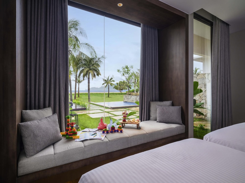 Villa Playa, 2 Dormitorios, 1 Cama King Size, 2 Camas Individuales, Terraza, Piscina, Vista al Mar del hotel Pullman Lombok Merujani Mandalika Beach Resort. Foto 3