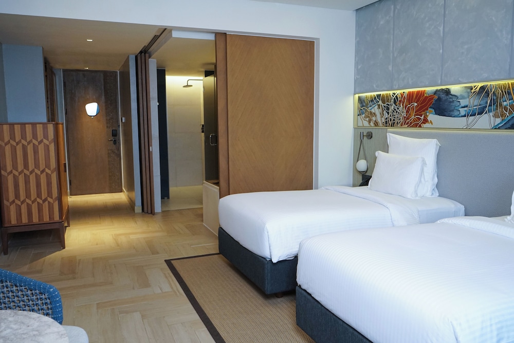 Habitación Deluxe, 2 Camas Individuales, Balcón, Lado del Jardín del hotel Pullman Lombok Merujani Mandalika Beach Resort. Foto 2