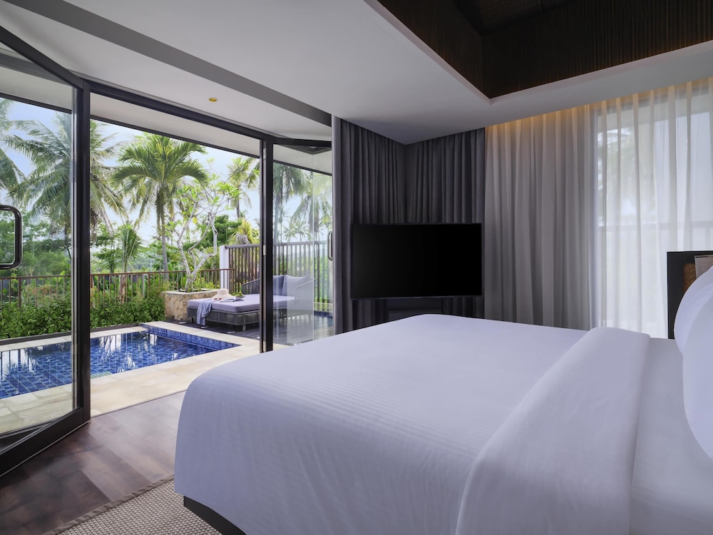 Suite Jardín, 1 Cama King Size, Terraza, Piscina de Inmersión del hotel Pullman Lombok Merujani Mandalika Beach Resort