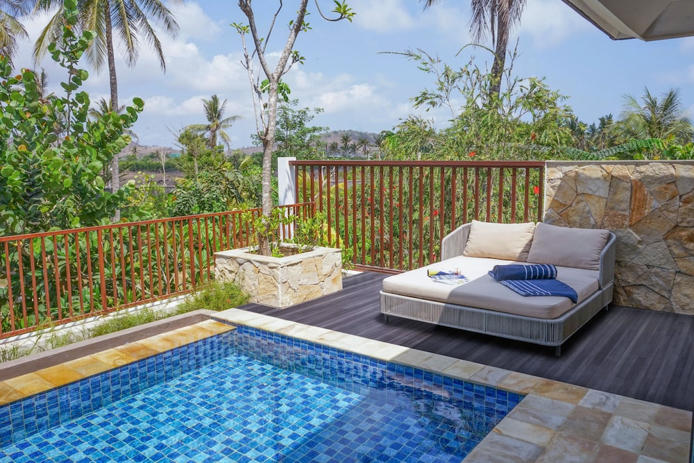 Suite Jardín, 1 Cama King Size, Terraza, Piscina de Inmersión del hotel Pullman Lombok Merujani Mandalika Beach Resort. Foto 3