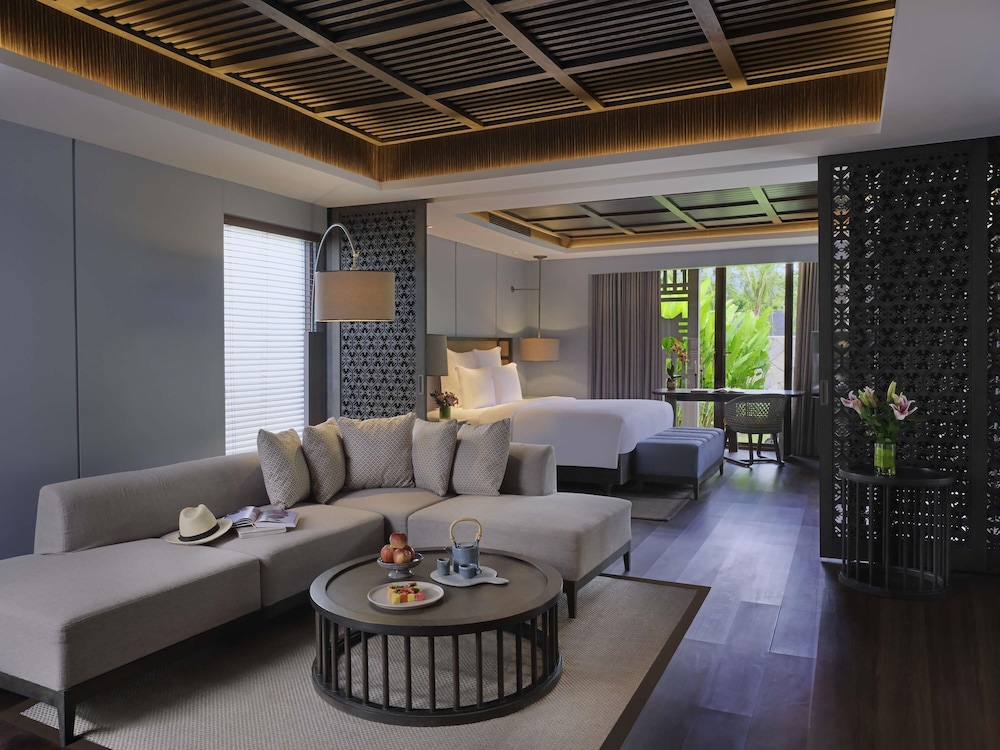 Suite Jardín, 1 Cama King Size, Patio, Piscina de Inmersión del hotel Pullman Lombok Merujani Mandalika Beach Resort. Foto 1