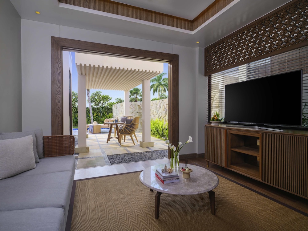 Villa Jardín, 1 Dormitorio, 1 Cama King Size con Sala de Estar, Terraza, Piscina del hotel Pullman Lombok Merujani Mandalika Beach Resort. Foto 4