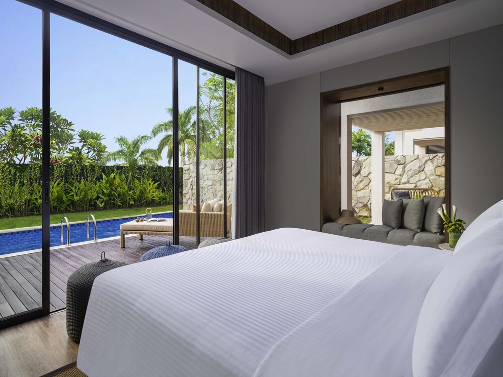 Villa Jardín, 1 Dormitorio, 1 Cama King Size con Sala de Estar, Terraza, Piscina del hotel Pullman Lombok Merujani Mandalika Beach Resort. Foto 6