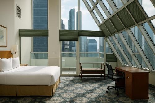 Suite con cama extragrande del hotel Holiday Inn Manhattan View