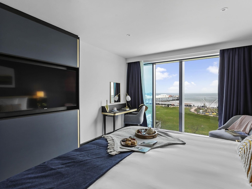Habitación Superior Privilege con 1 cama doble con vistas a la bahía del hotel Mercure Paignton. Foto 6
