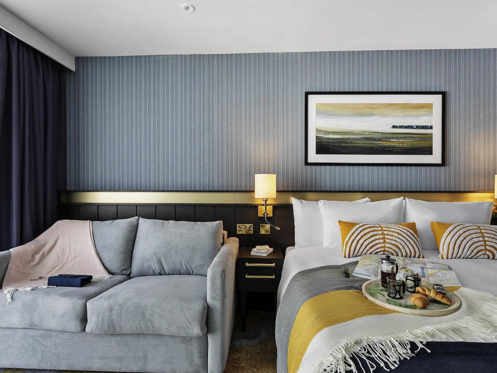 1 cama doble y sofá - cama del hotel Mercure Paignton. Foto 6