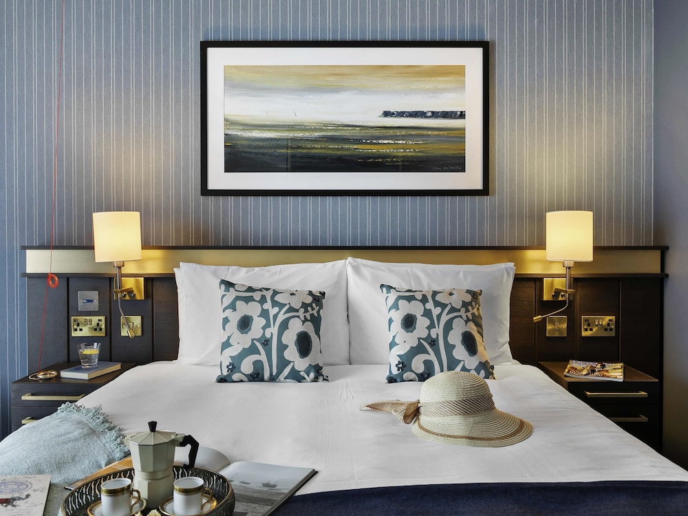 Habitación clásica con cama doble y vistas limitadas del hotel Mercure Paignton. Foto 4