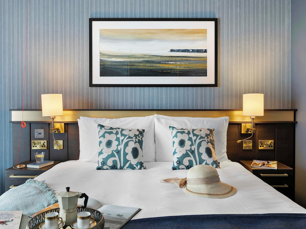 Habitación clásica con cama doble y vistas limitadas del hotel Mercure Paignton. Foto 7