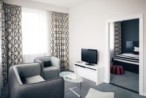 Suite Junior Doble del hotel Vienna House by Wyndham Andel's Berlin. Foto 3