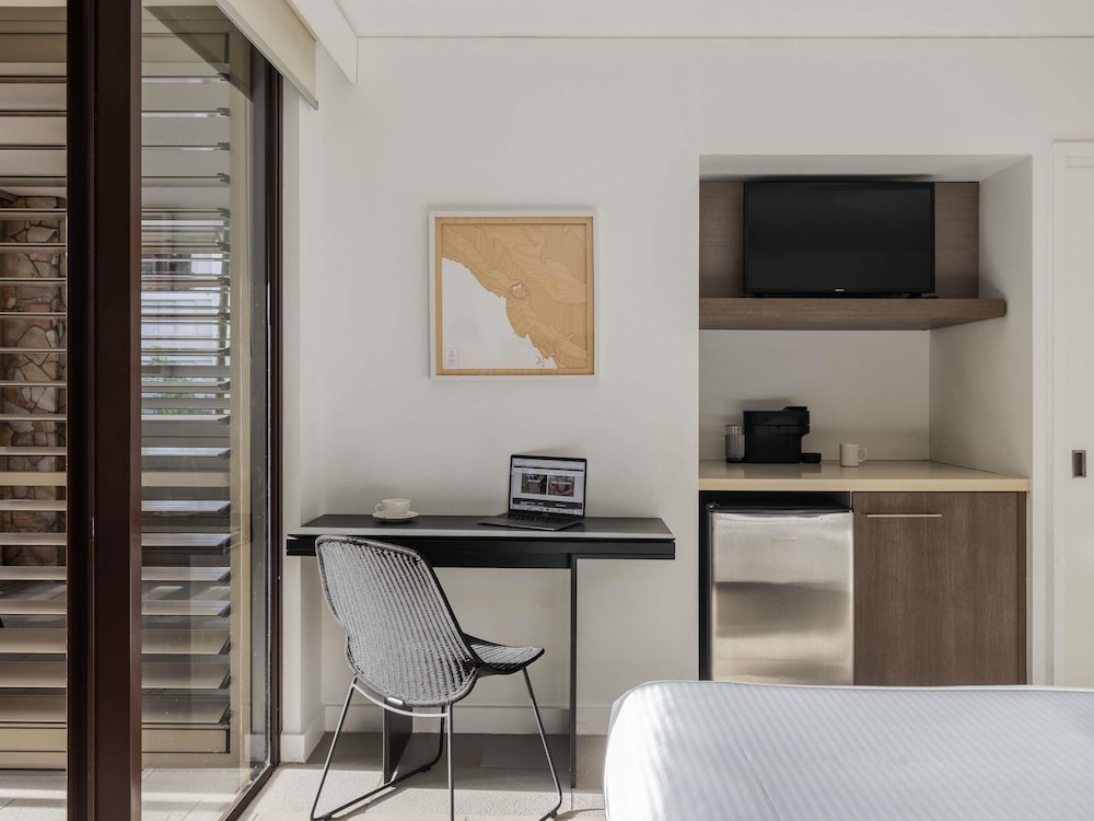 Estudio, 1 cama doble del hotel Pullman Palm Cove Sea Temple Resort and Spa. Foto 1