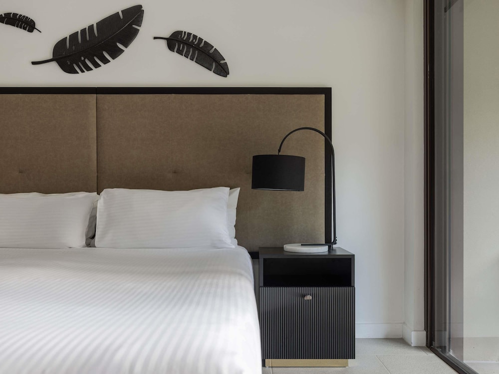 Estudio, 1 cama doble del hotel Pullman Palm Cove Sea Temple Resort and Spa. Foto 4
