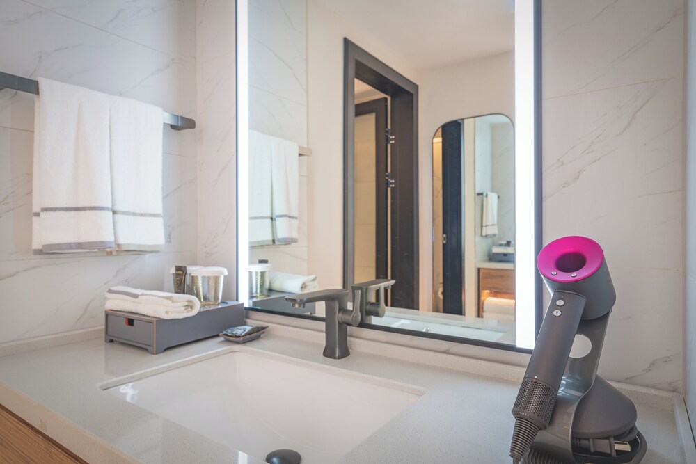 Executive Deluxe King del hotel UrCove by HYATT Nanjing Downtown. Foto 4