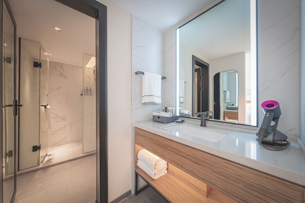 Executive Deluxe King del hotel UrCove by HYATT Nanjing Downtown. Foto 6