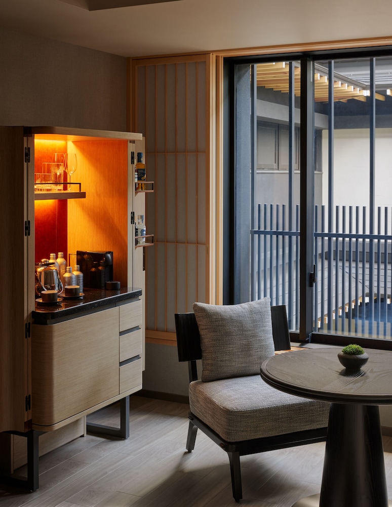 Habitación Premier, 1 cama de matrimonio grande del hotel Dusit Thani Kyoto. Foto 4