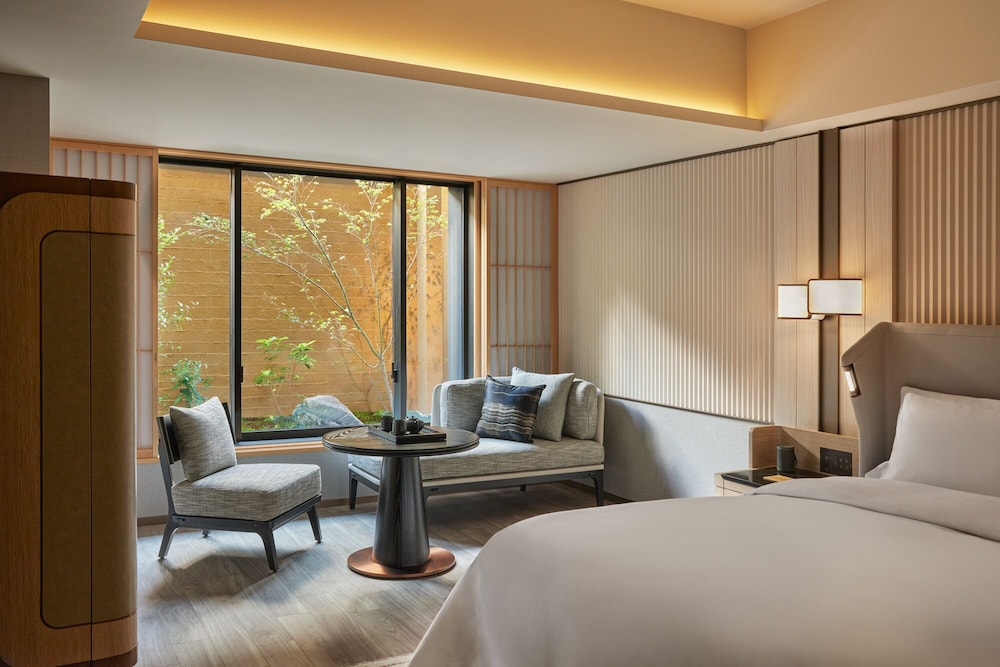 Habitación Premier, 1 cama de matrimonio grande, vistas al jardín del hotel Dusit Thani Kyoto