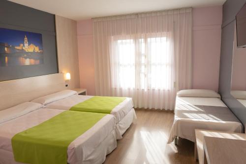 Habitación Triple del hotel Spa Río Ucero. Foto 2
