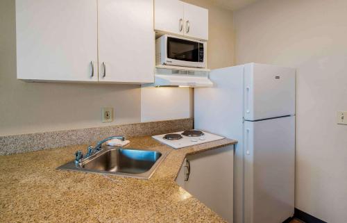 Estudio con 2 camas dobles - No fumadores del hotel Extended Stay America Suites Elizabeth Newark Airport. Foto 4