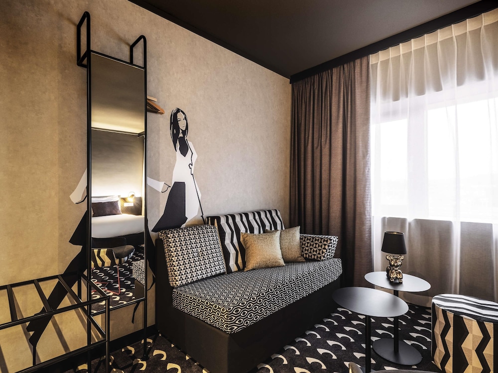 Estudio con cama doble y sofá - cama del hotel Ibis Styles Arnhem Centre. Foto 3