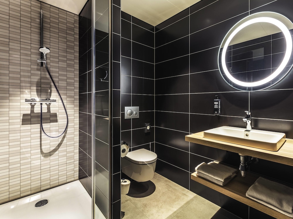 Estudio con cama doble y sofá - cama del hotel Ibis Styles Arnhem Centre. Foto 4