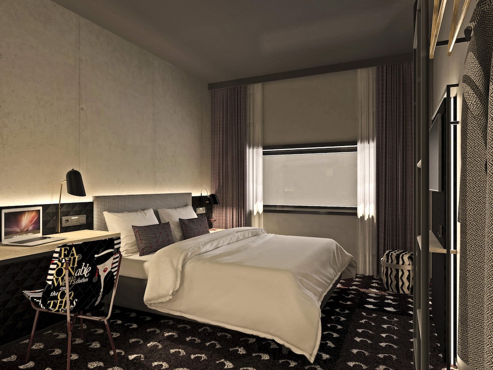 Estudio con cama doble y sofá - cama del hotel Ibis Styles Arnhem Centre. Foto 5