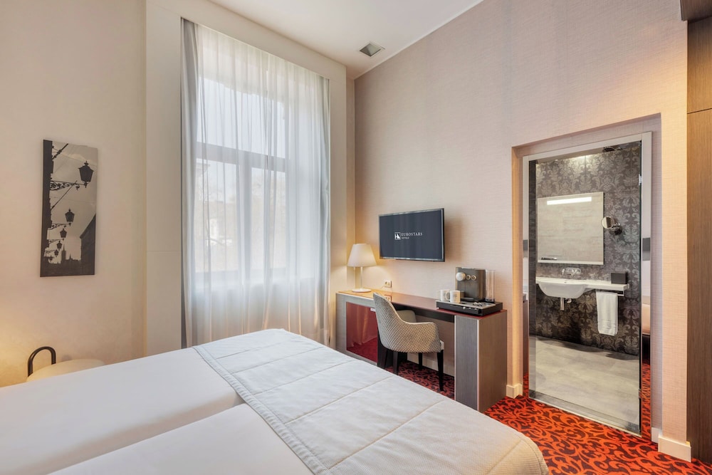 Habitación Deluxe (Vistas a la Plaza) del hotel Eurostars Palazzo Zichy. Foto 1